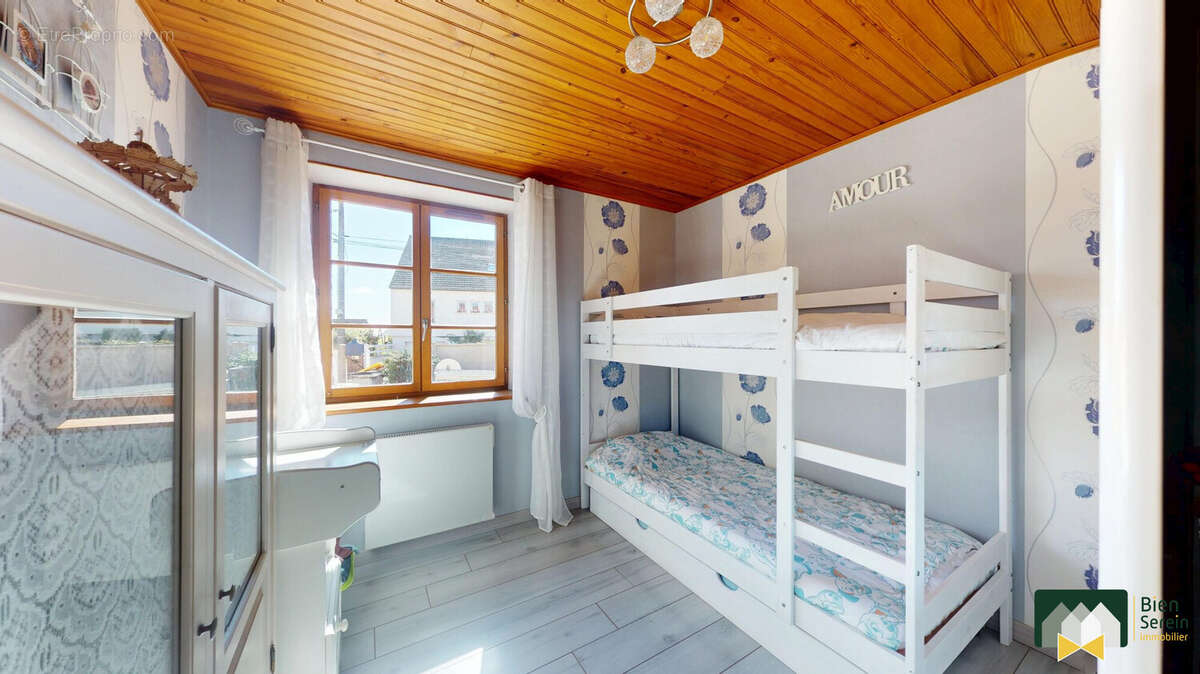 Chambre 2 - rdc - Maison à SAINT-AUBIN-DES-BOIS