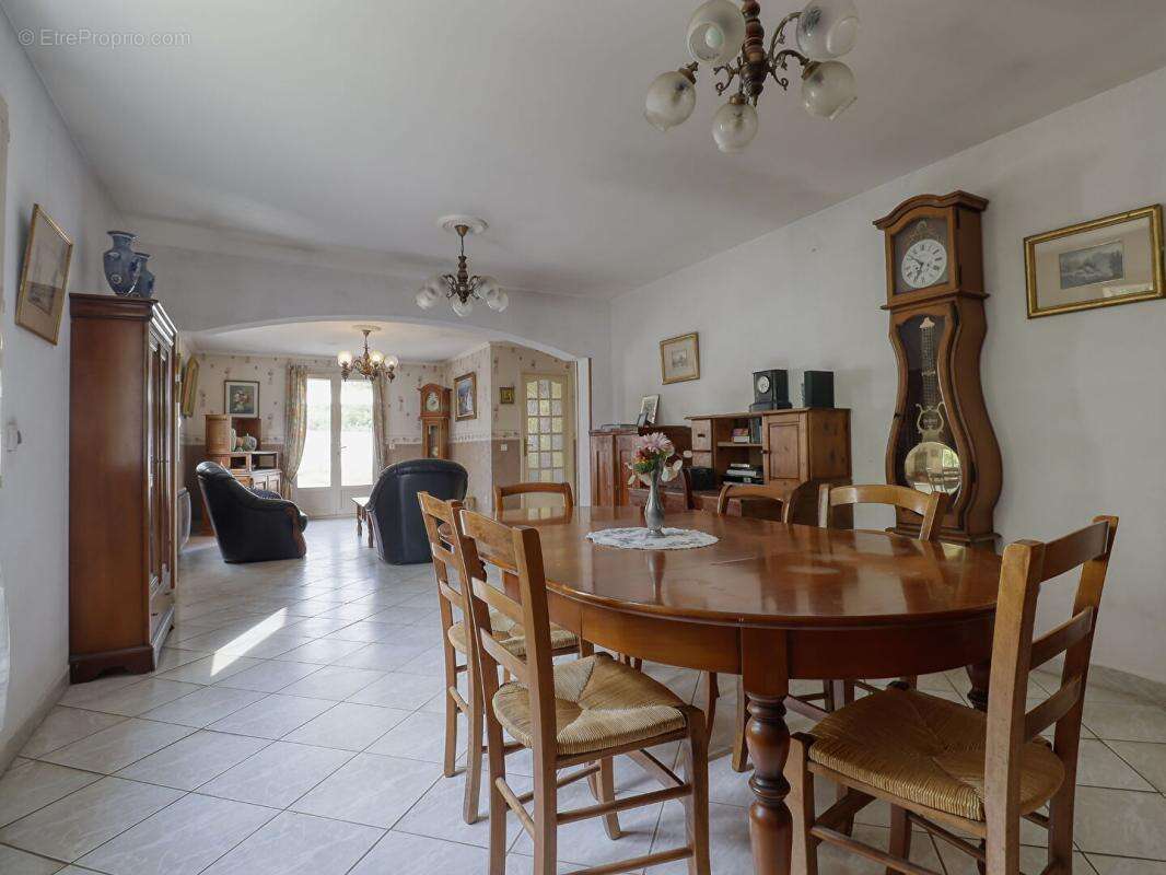 Maison de plain-pied de 110 m² - 3 chambres - Garage - Véranda -Terrain de 682 m² - photo 3