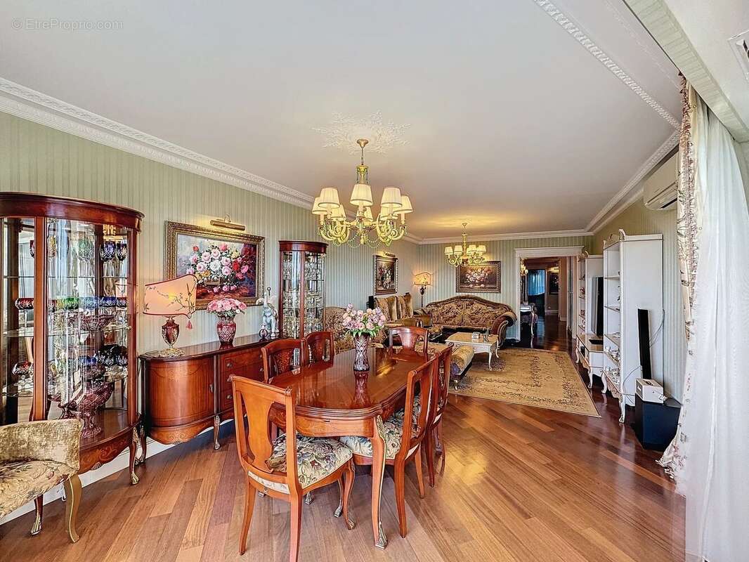 Appartement à VALLAURIS