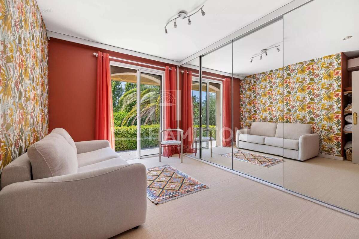 Magnifique villa de plain-pied avec piscine proche de Valbonne - photo 12