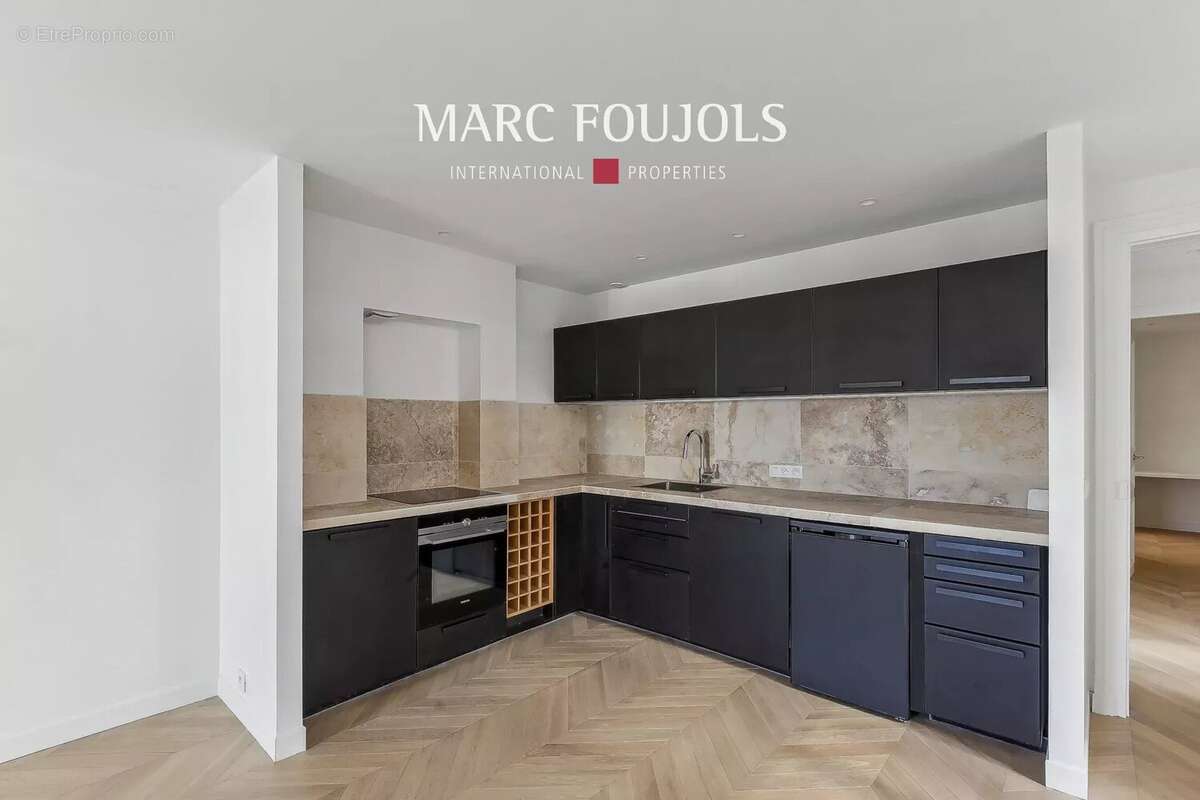 Appartement à PARIS-1E