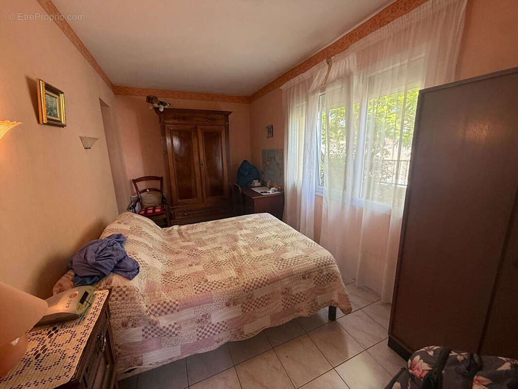 Maison familiale de 105 m² avec 4 chambres, garage motorisé et jardin à Grazailles - photo 10