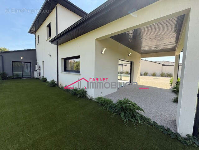 Maison à CHARMES-SUR-RHONE