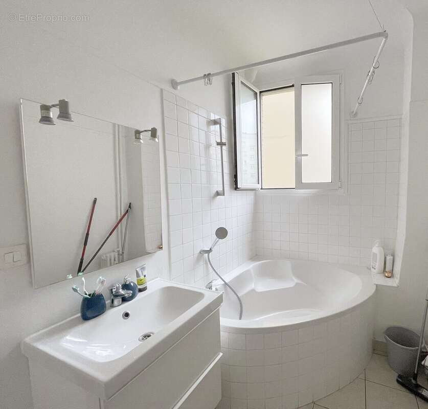 Appartement à COURBEVOIE