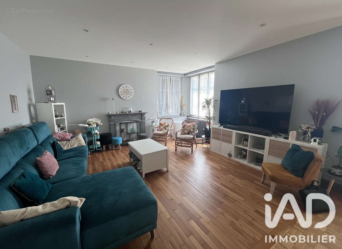 Maison 267 m² à Fougeres  - photo 4