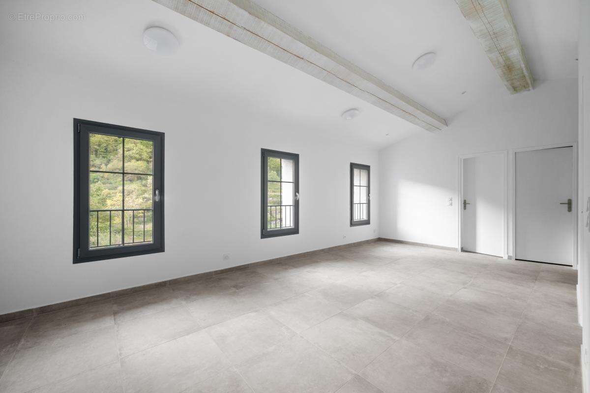 Appartement à TOURRETTE-LEVENS