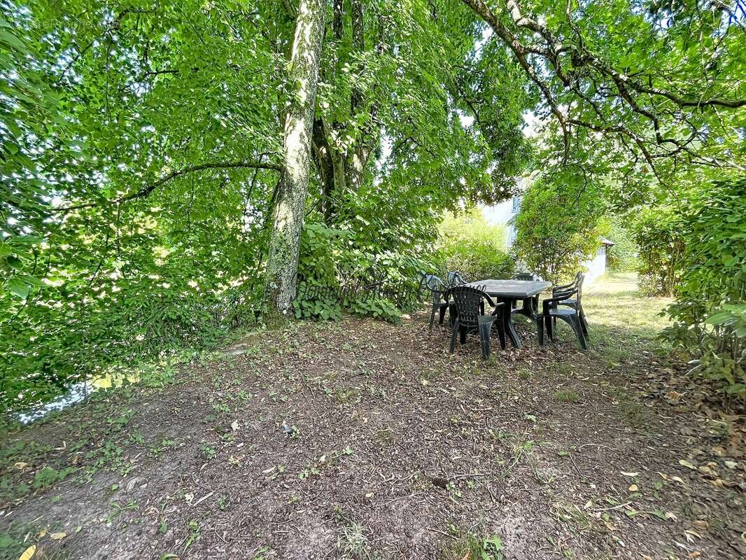 LA CHARTRE SUR LE LOIR (72)-Vue imprenable sur le Loir – Maison familiale rénovée avec jardin d'exception à 500 m du centre-vill - photo 11