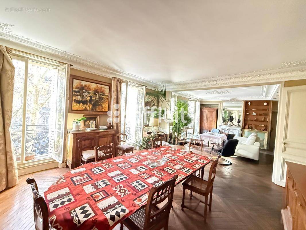 Appartement à PARIS-10E