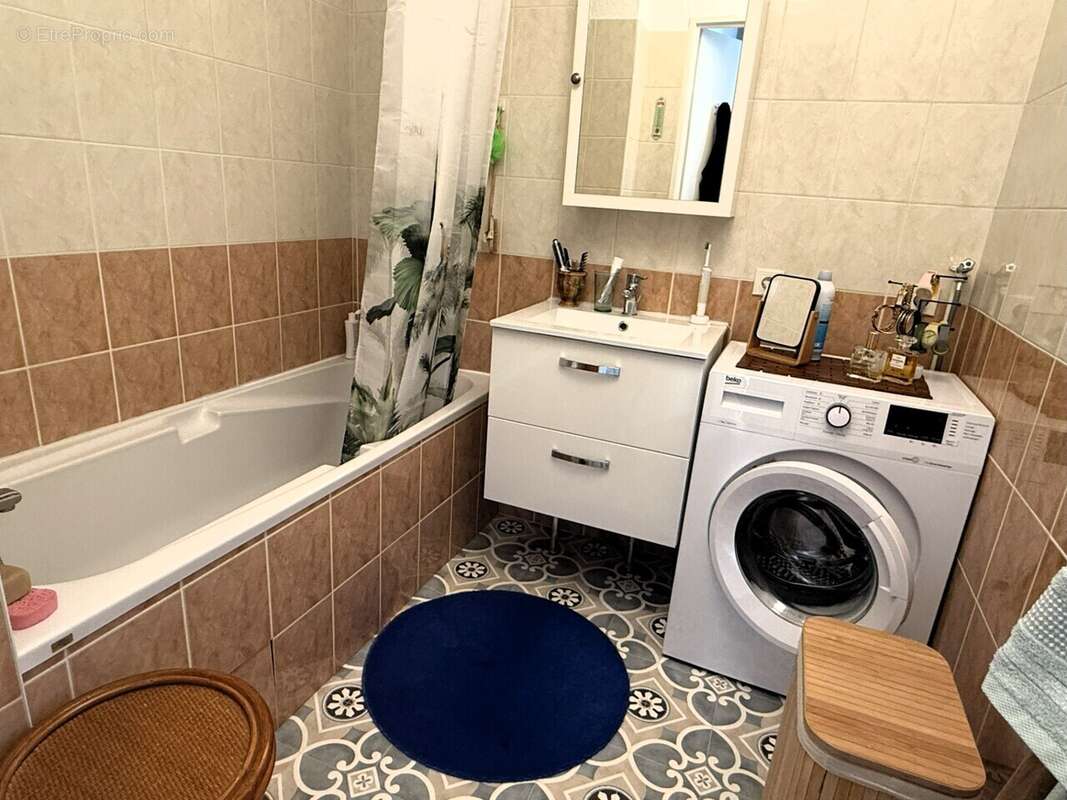 Appartement à SAINT-PANTALEON-DE-LARCHE