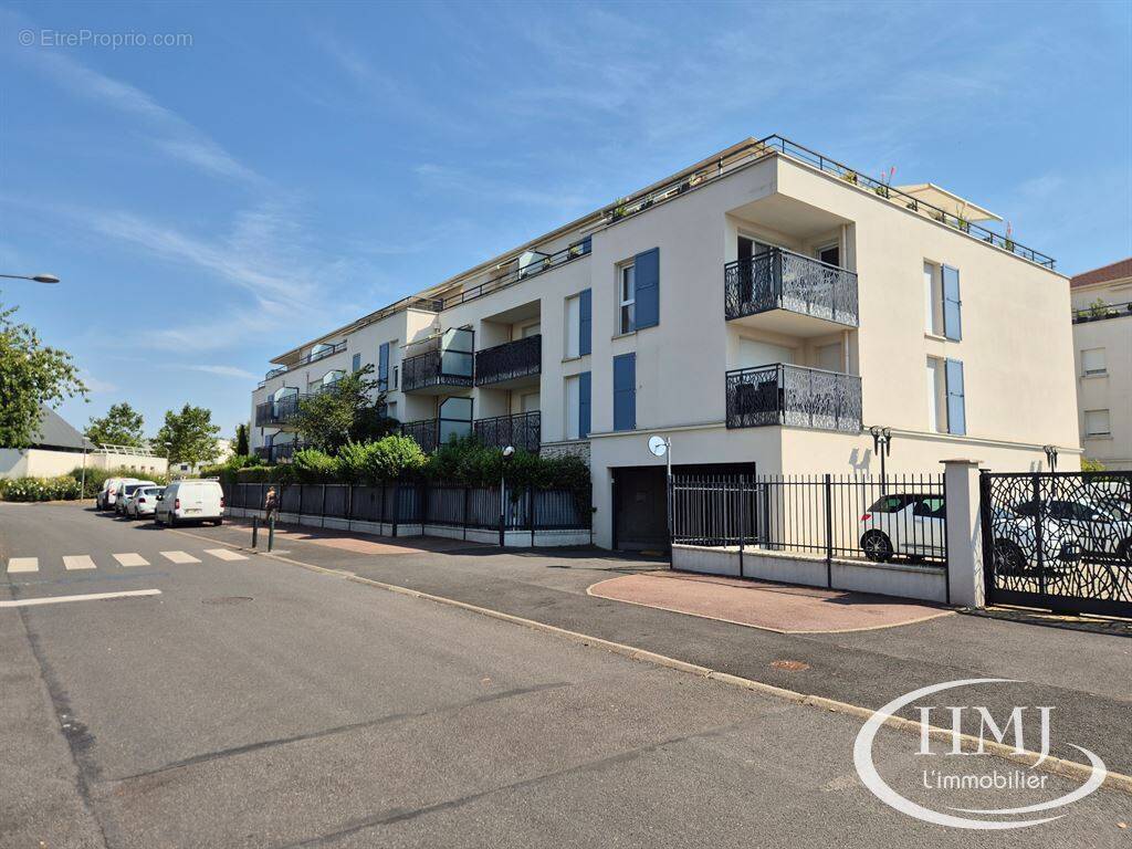 Appartement à COURCOURONNES