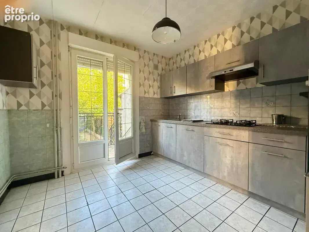 Pavillon mitoyen à Chenôve, 3 chambres, garage et jardin - photo 4