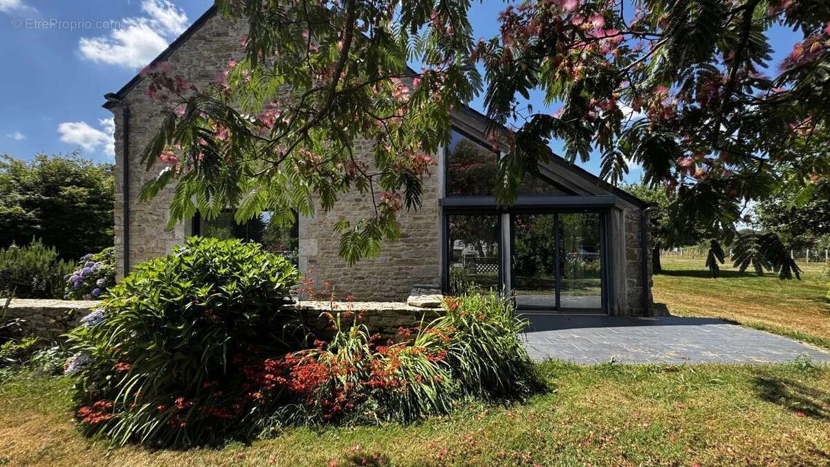10 mn vannes  - longere renovee 300 m² - photo 3