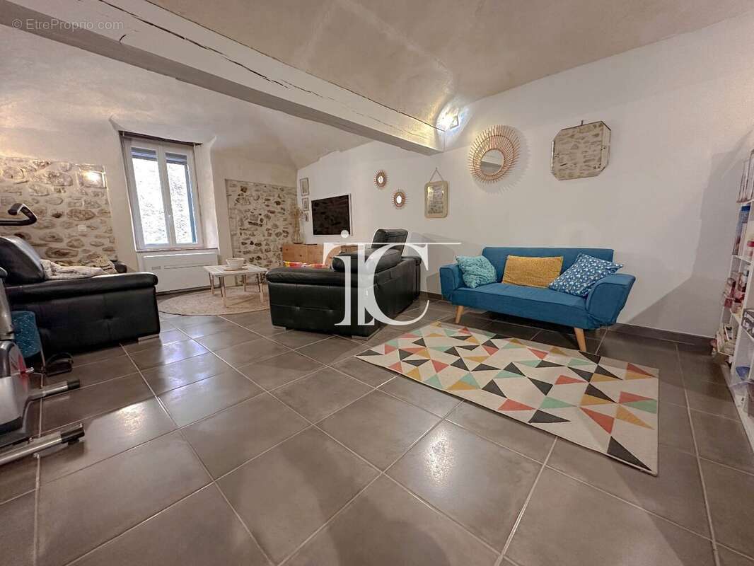 Maison à SAINT-VICTOR-DE-MALCAP