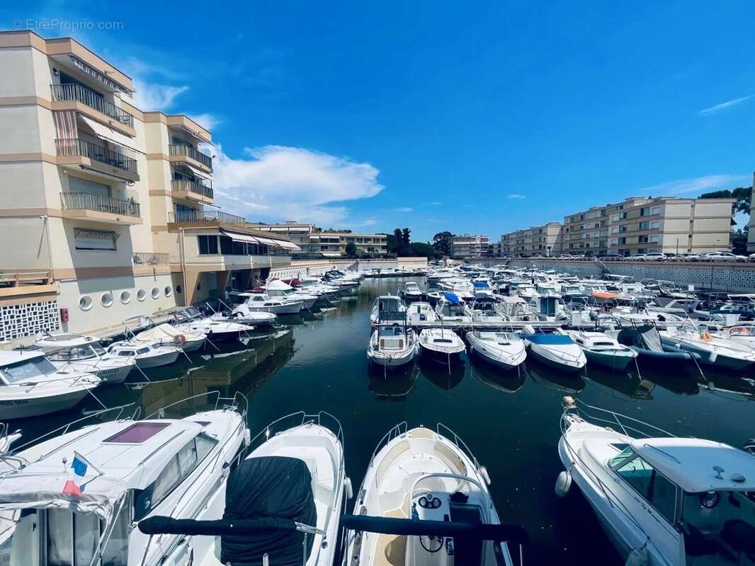 Deux pieces avec terrasse et parking vue sur le port - photo 9