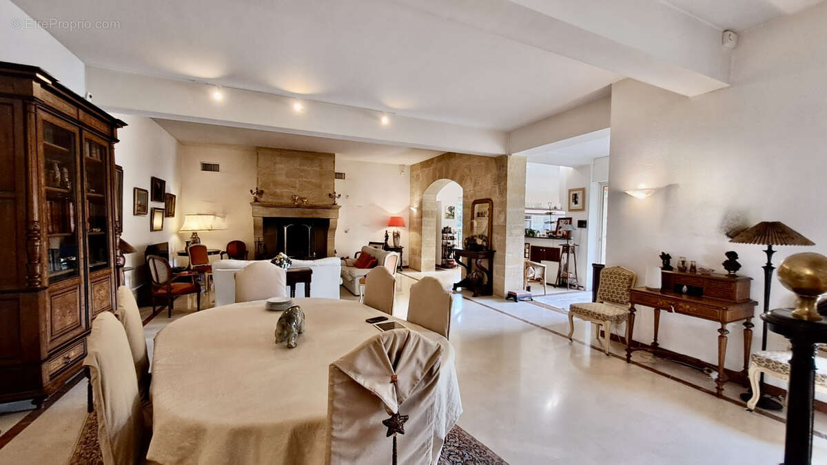 Maison à SAINTE-CECILE-LES-VIGNES