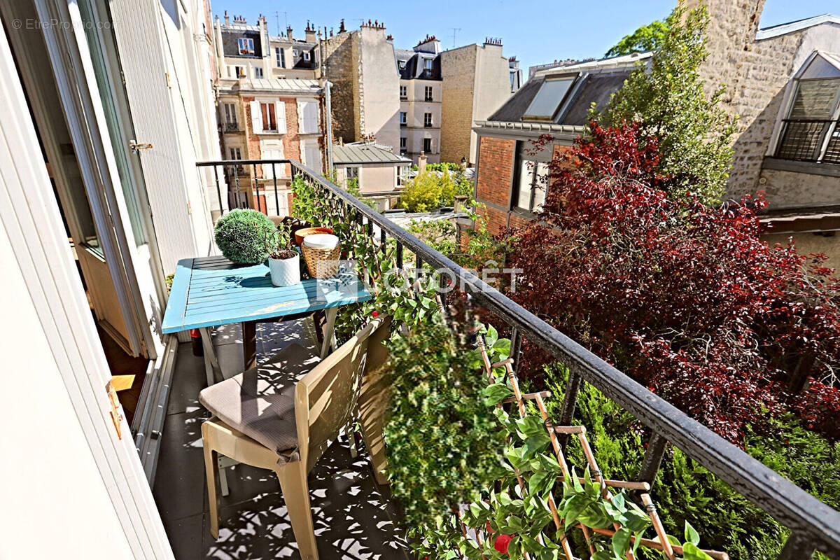 Appartement à PARIS-14E