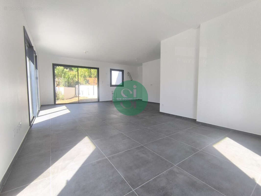 Appartement à SIX-FOURS-LES-PLAGES