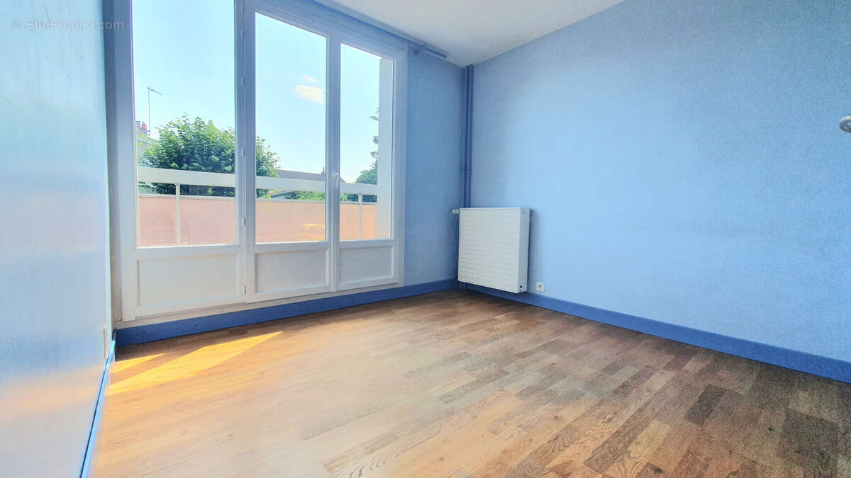 Appartement à YZEURE