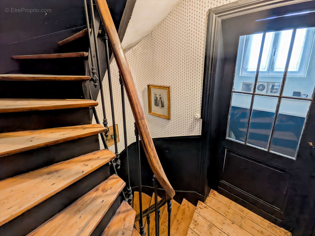 Maison à SAINT-SULPICE-ET-CAMEYRAC