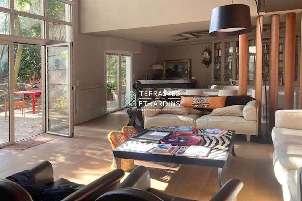 Appartement à PARIS-14E