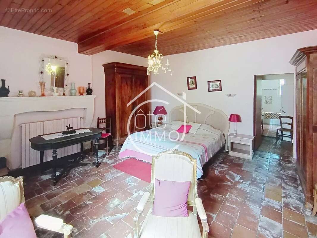 PRIGONRIEUX : Charmante propriété de 348m²  avec piscine - photo 15