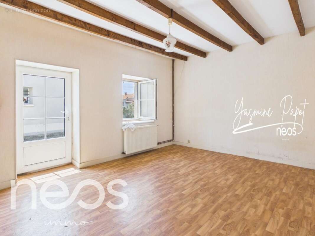 Maison à SECONDIGNE-SUR-BELLE