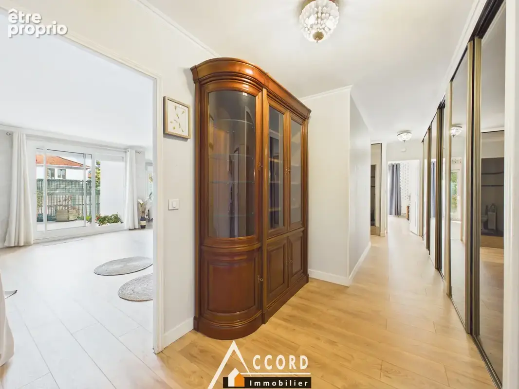 Appartement 5 pieces rez de jardin - photo 8