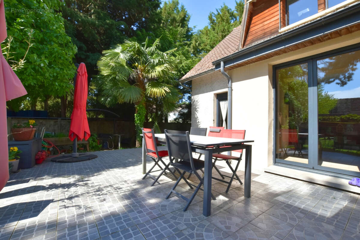 Maison à LES ESSARTS-LE-ROI