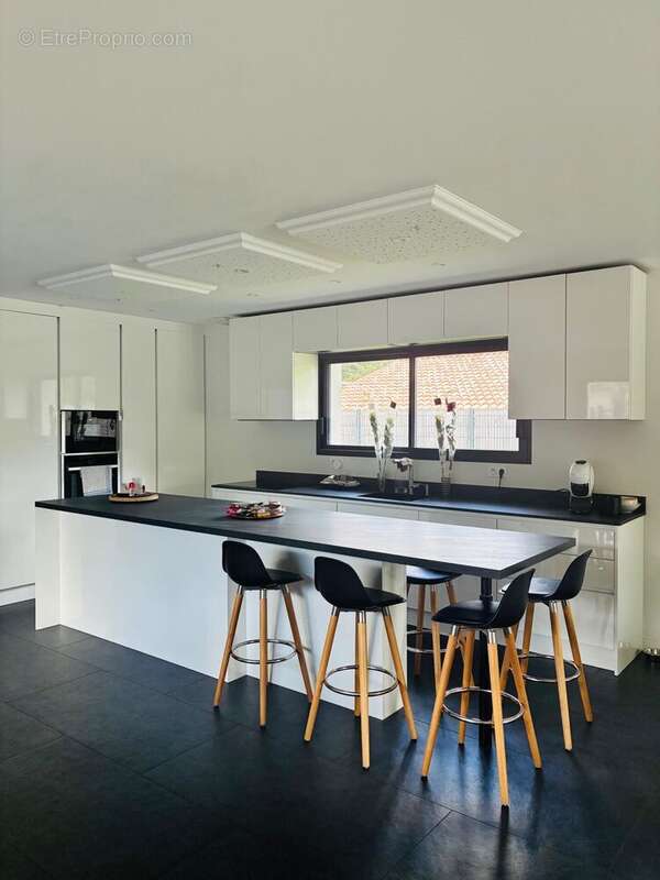 Maison 149 m² à Mios  - photo 2