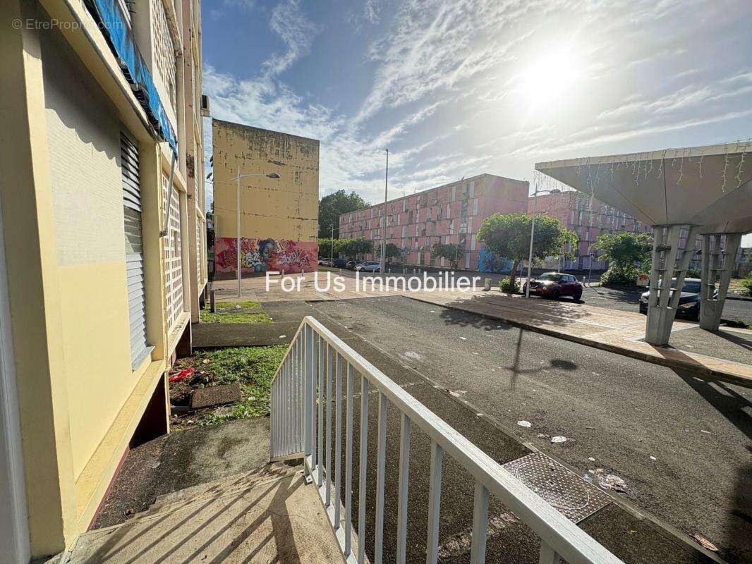 Commerce à POINTE-A-PITRE