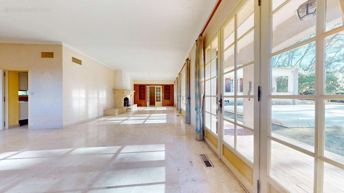 Maison à SAINT-CLEMENT-DE-RIVIERE