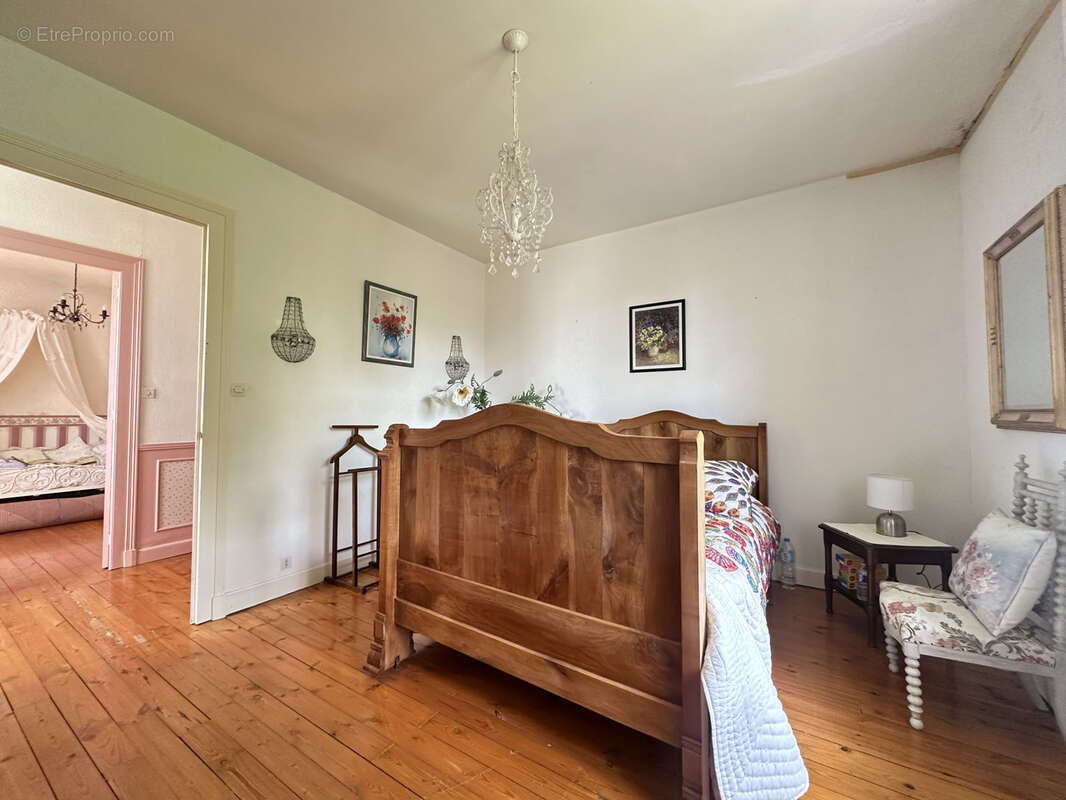 Maison à BARBEZIEUX-SAINT-HILAIRE