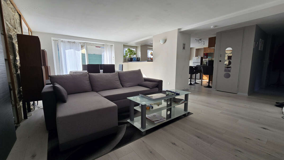 Appartement à LA CROIX-DE-LA-ROCHETTE