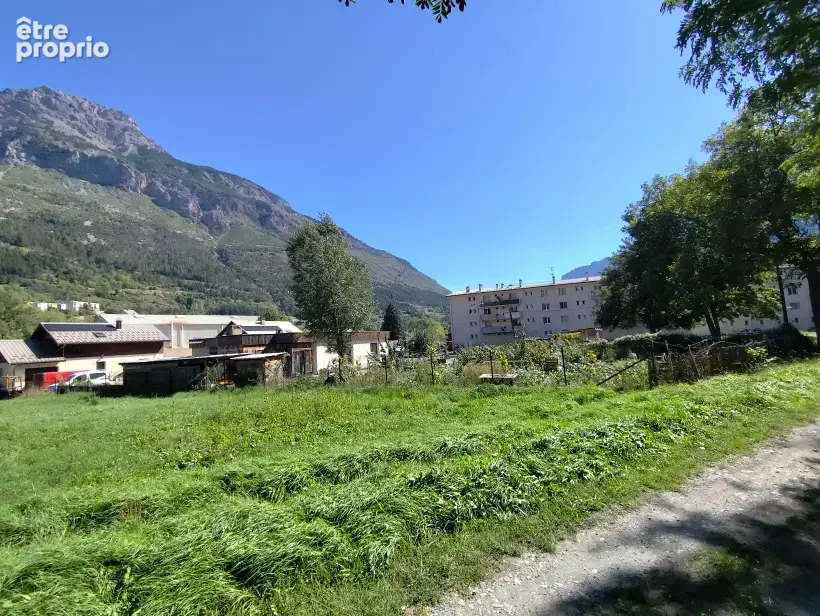 Terrain constructible de 458 m2   Quartier calme et proche du centre - photo 3