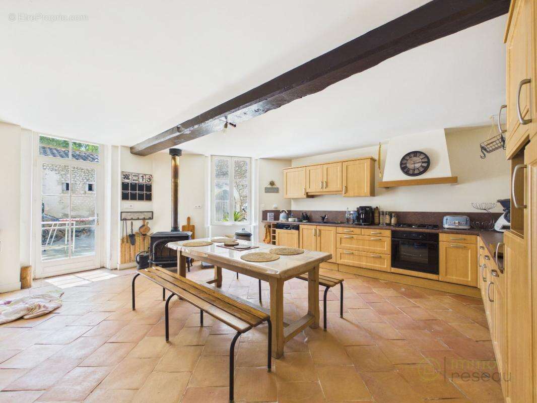 Maison 209 m² à Saint-Georges-Des-Agouts  - photo 2