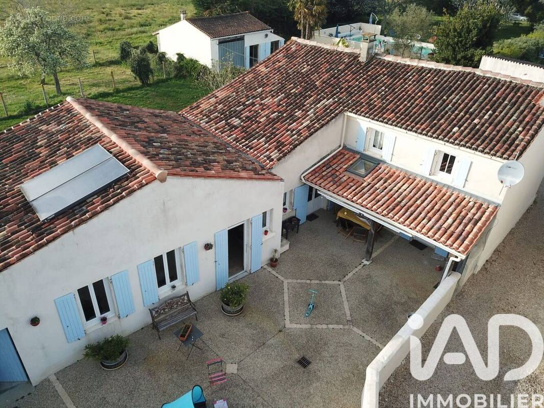 Photo 1 - Maison à CHANIERS