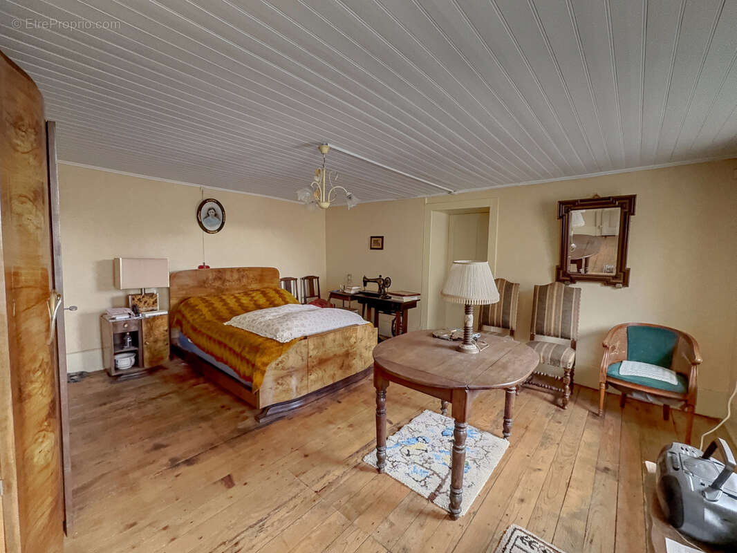 Maison à MONTECHEROUX