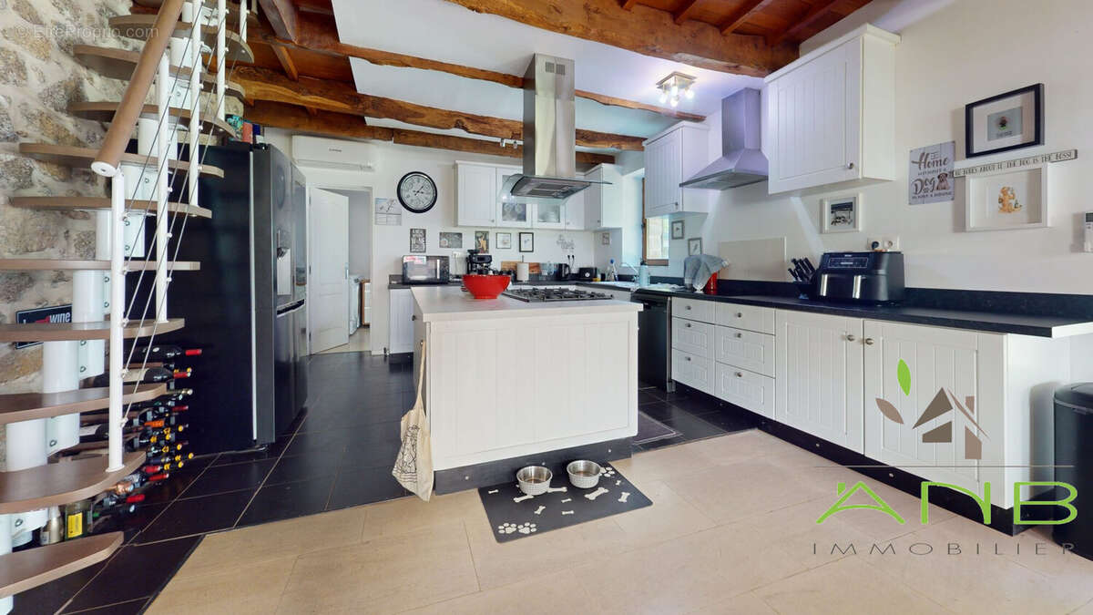 Maison à BUSSEROLLES