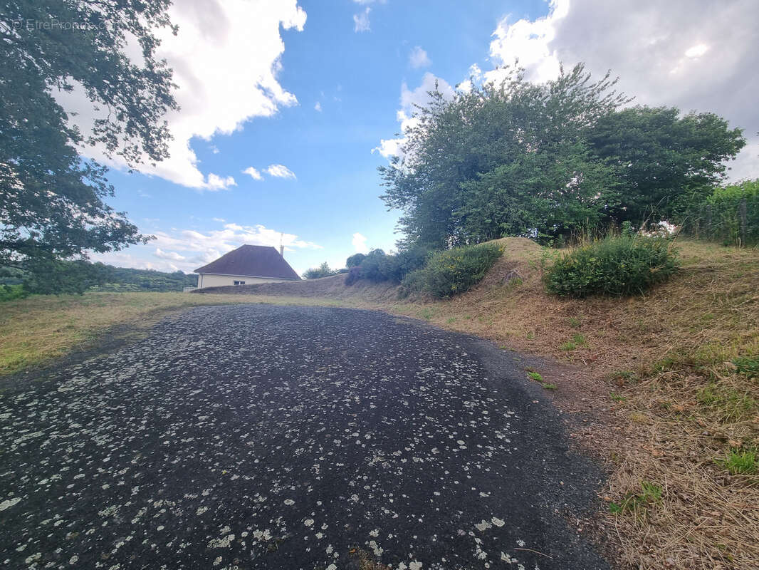 Terrain à SEILHAC
