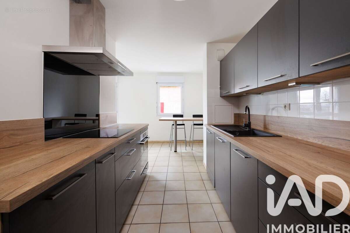 Photo 6 - Appartement à SAINT-GENIS-LES-OLLIERES