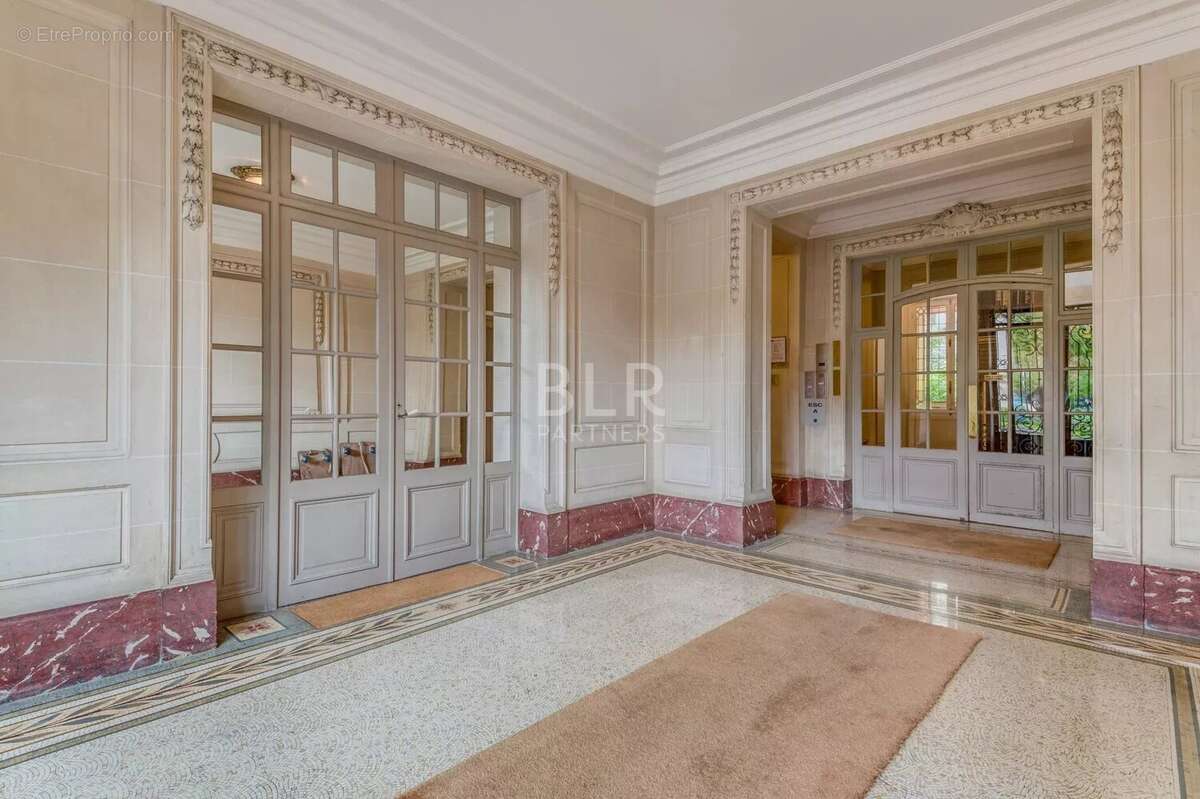 Appartement à NEUILLY-SUR-SEINE
