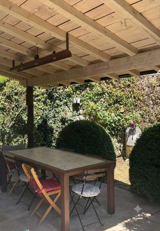 Maison 180 m² à Coux  - photo 3