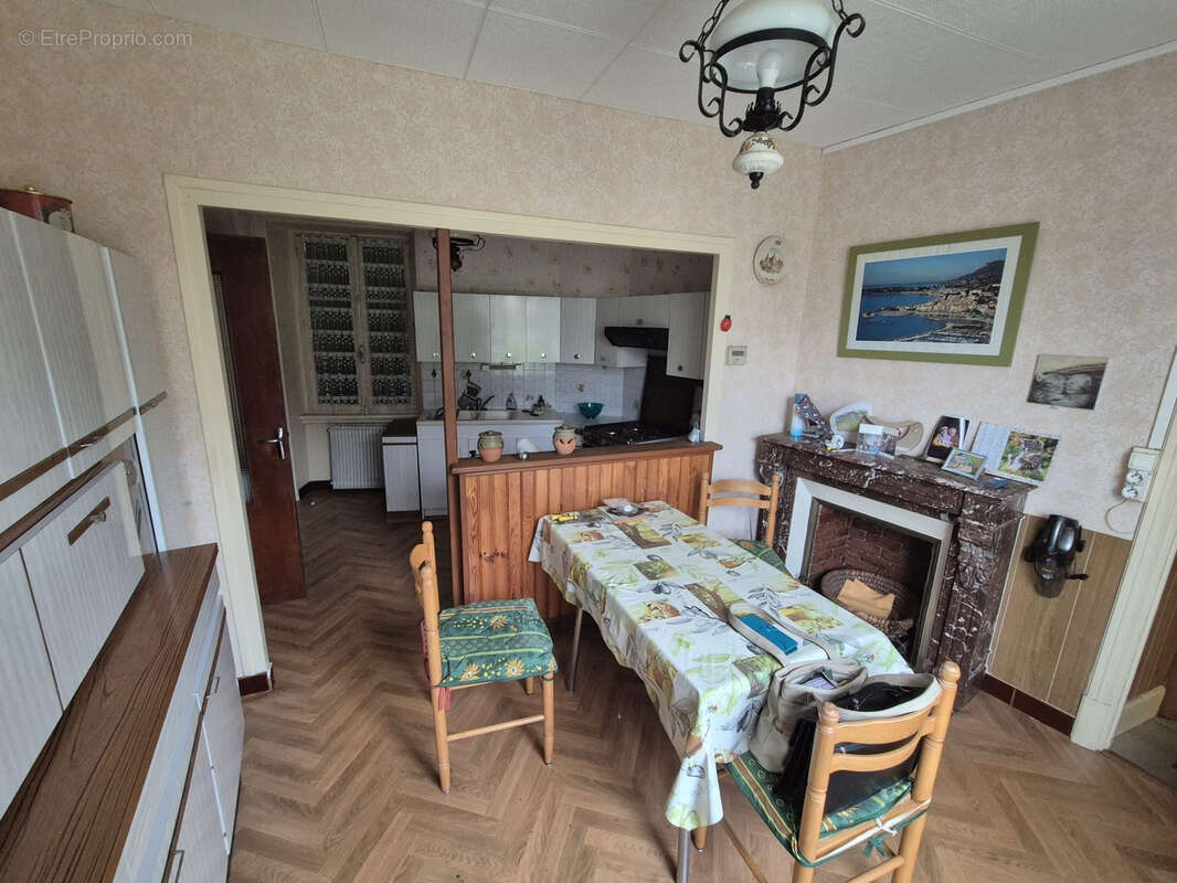 Maison à LA MONNERIE-LE-MONTEL