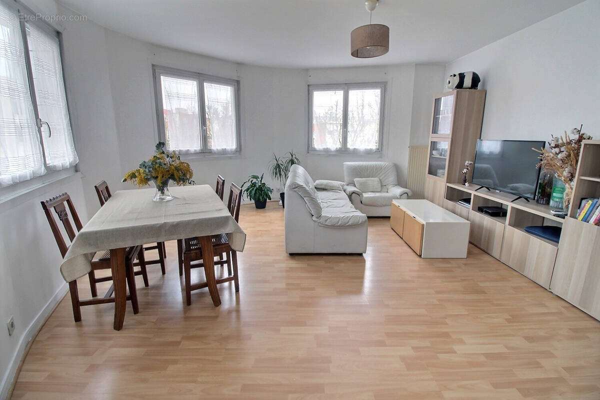 Appartement à MONTIGNY-LE-BRETONNEUX