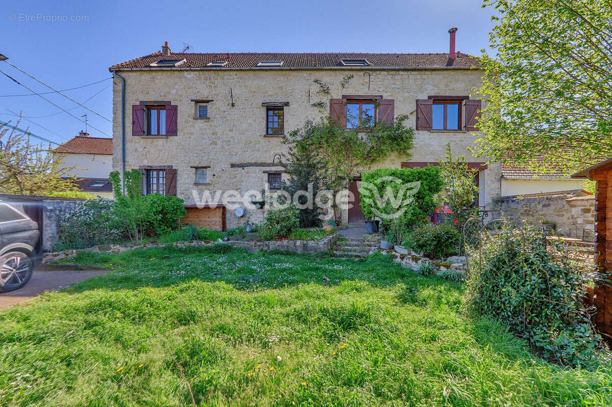 Maison à MAURECOURT