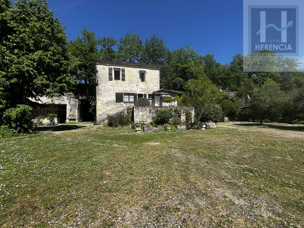 Maison à PUYMOYEN