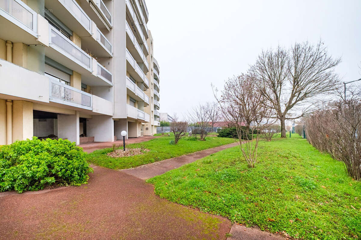 Vente appartement T2 - Balcon/Gardien - Bachut - photo 8