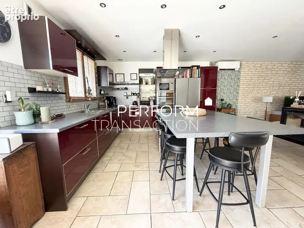 SAINT MARTIN D'URIAGE-Maison de caractère de 274m² - photo 5