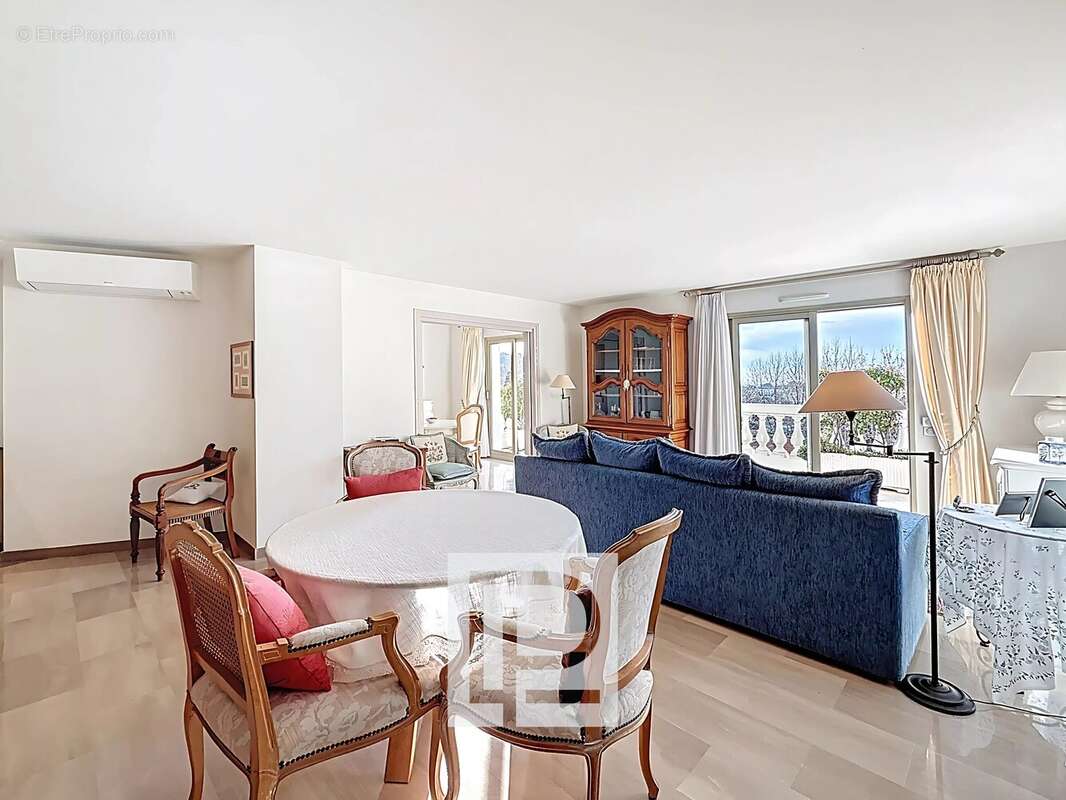 Appartement à LE CANNET