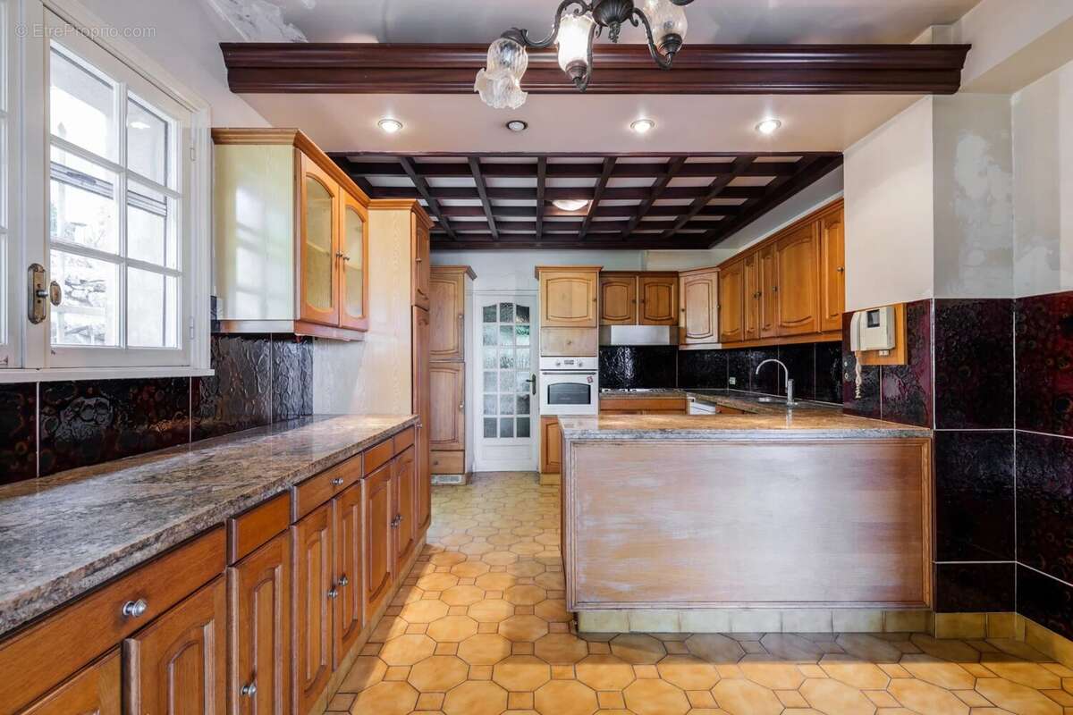 À vendre – Spacieuse villa familiale avec piscine à Saint-Paul de Vence - photo 33